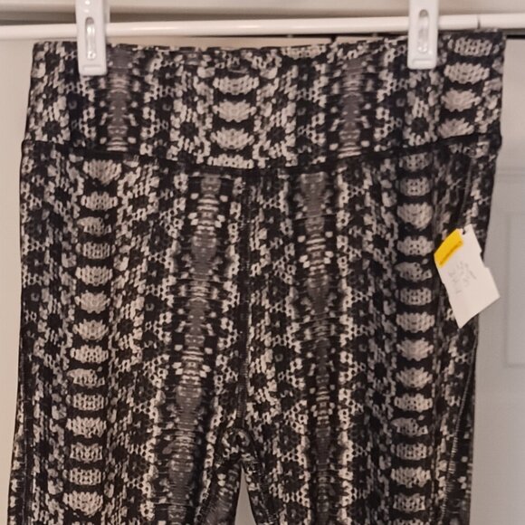 #352 3/$18 - Under Armour Black/Gray Leggings Size Small - Picture 4 of 6